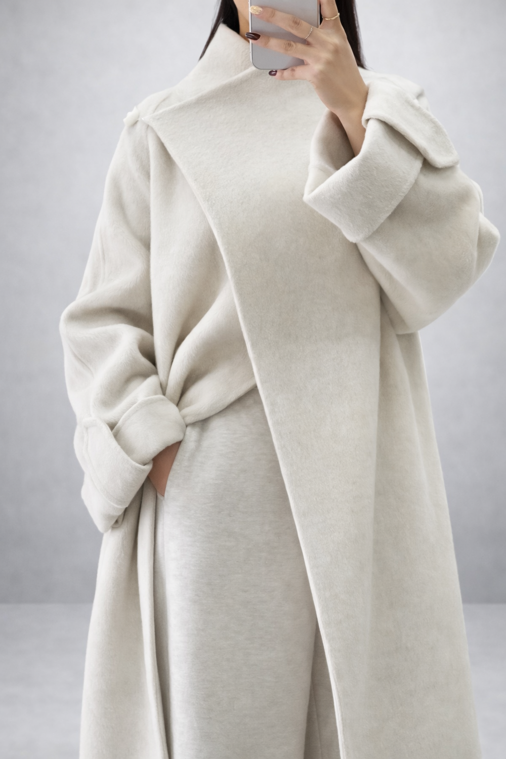 Manteau long ceinturé – Élégance intemporelle