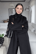 Manteau long noir col montant – Minimalisme chic