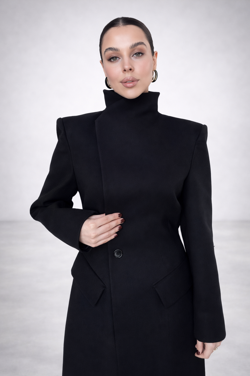 Manteau long noir structuré col montant – Élégance couture