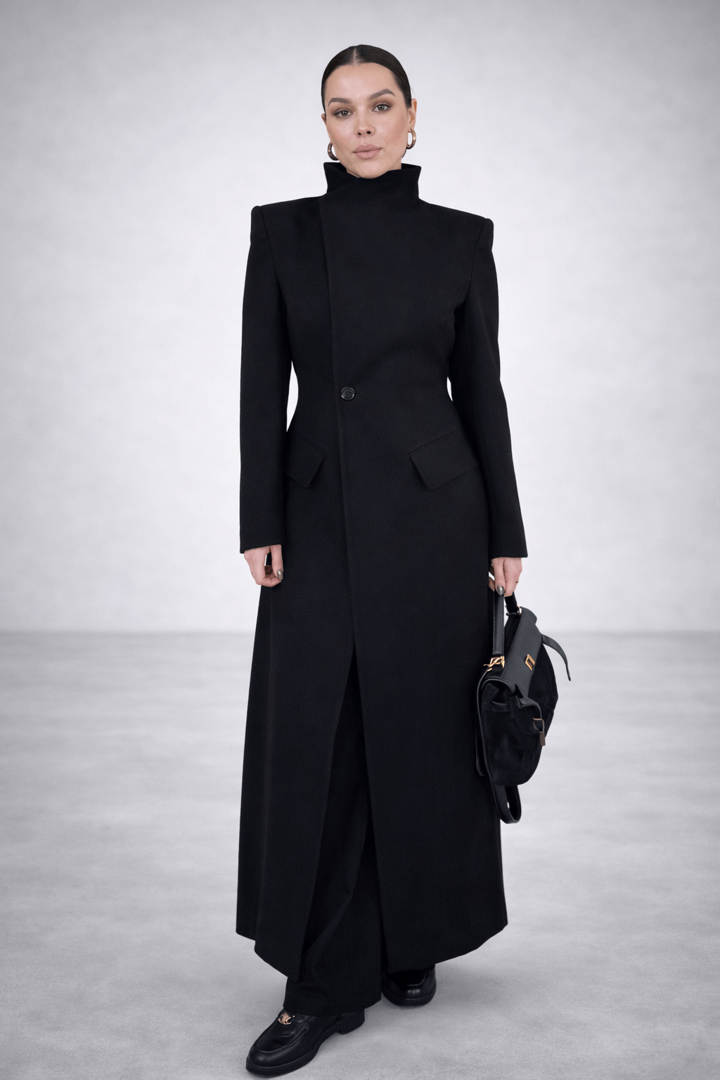Manteau long noir structuré col montant – Élégance couture