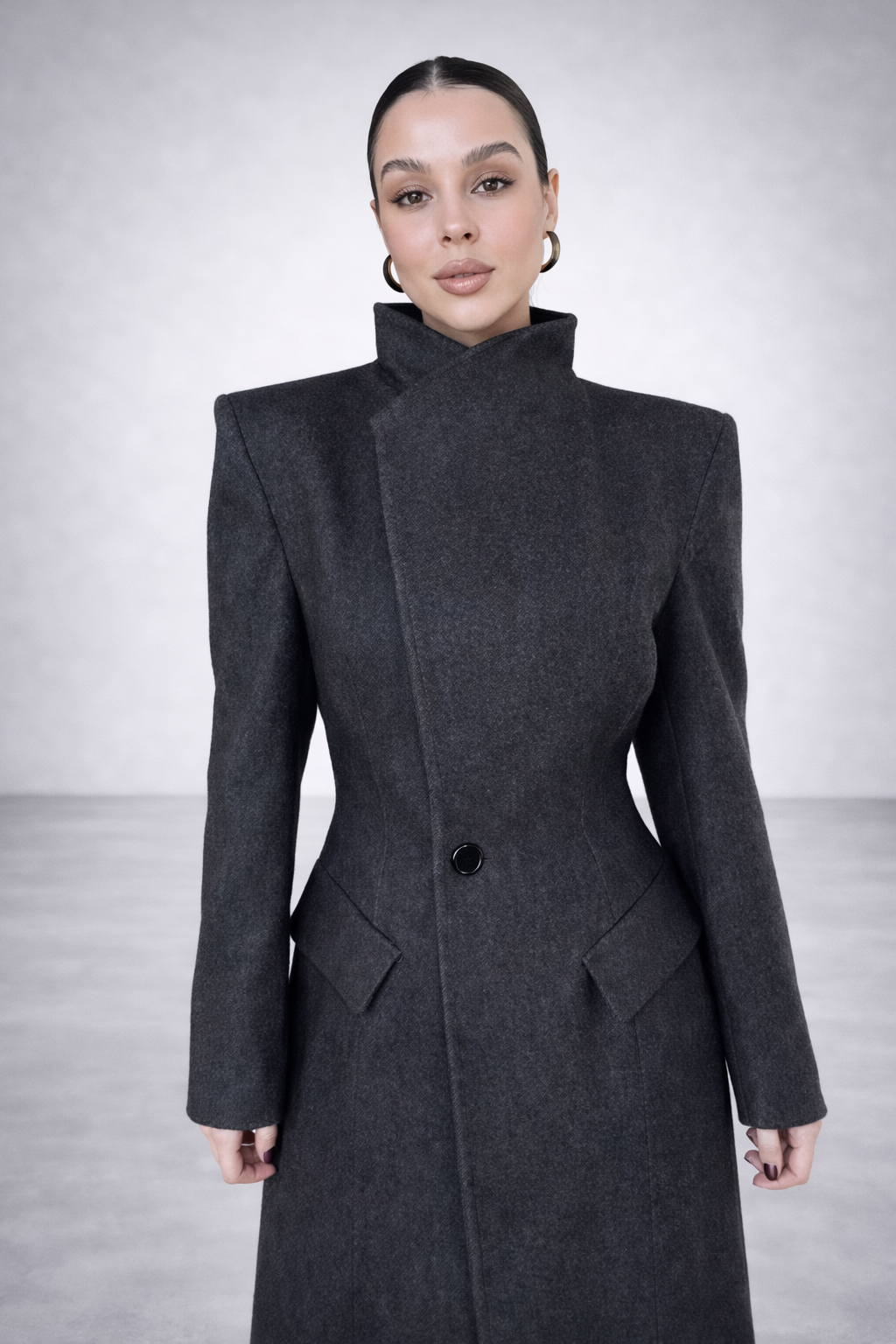 Manteau long noir structuré col montant – Élégance couture
