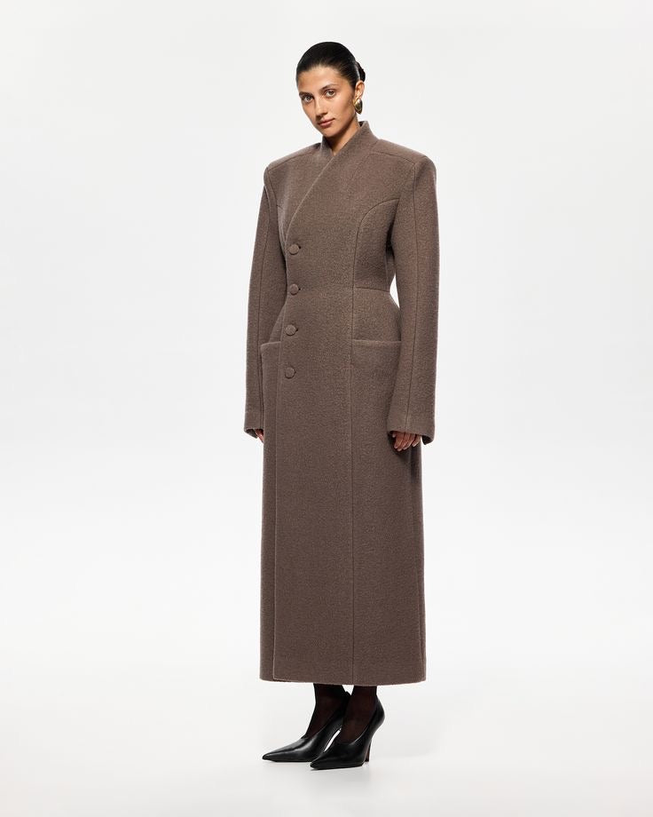 Manteau long marron structuré