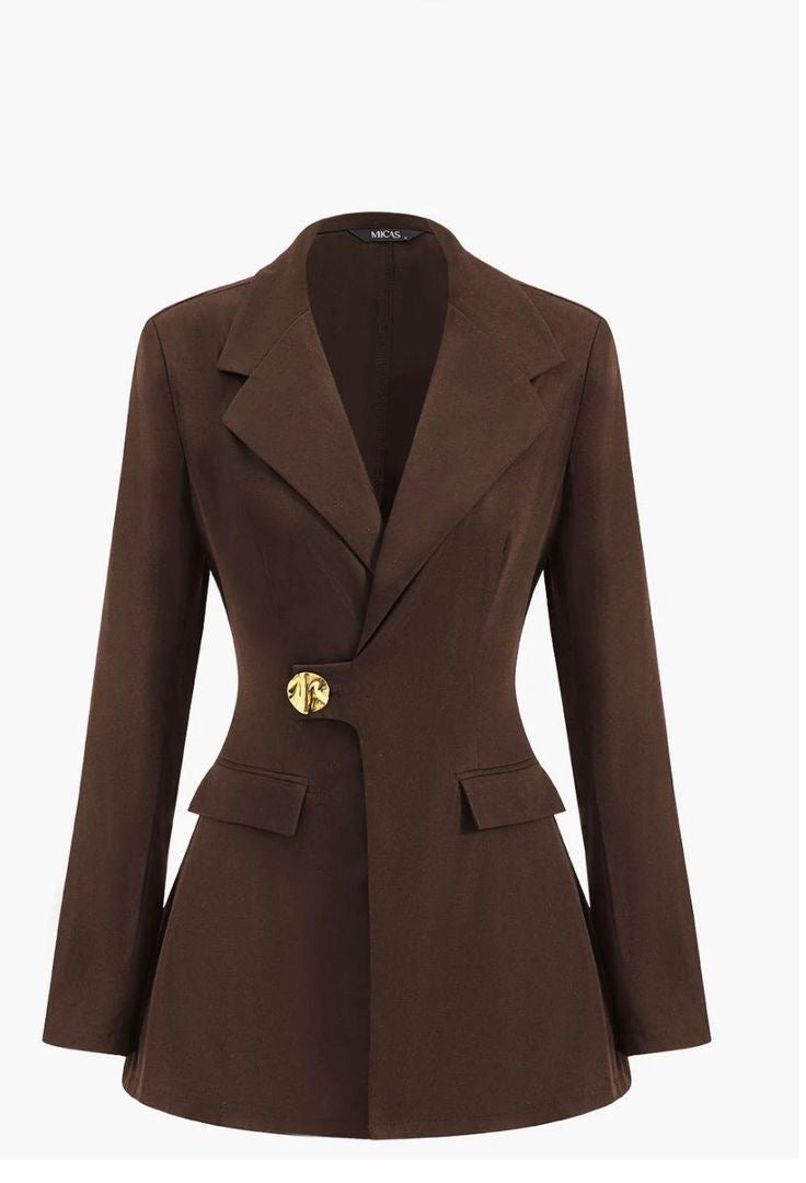 Blazer marron structuré à bouton décoratif