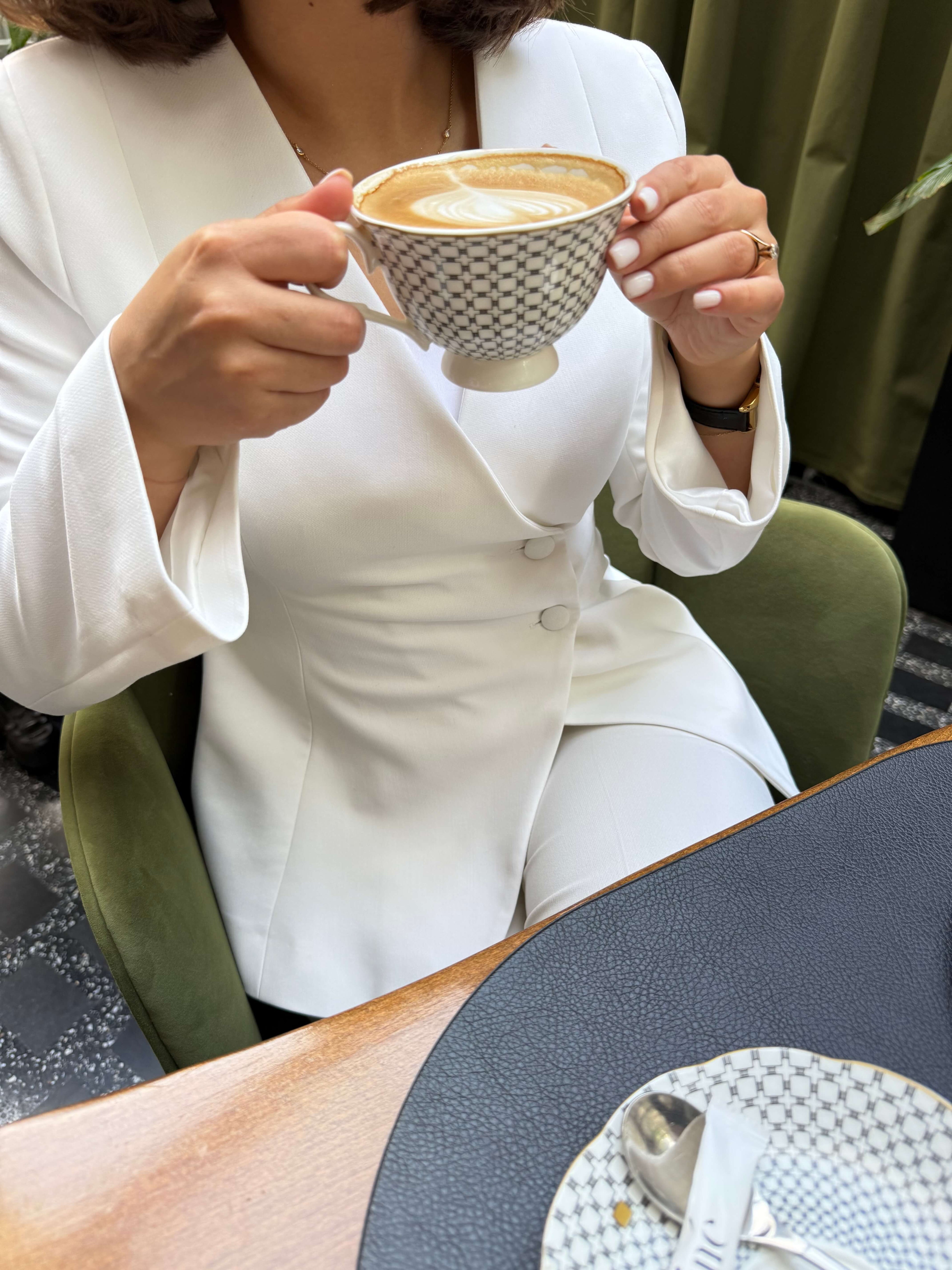 Ensemble Tailleur Couture Blanc – Édition Limitée